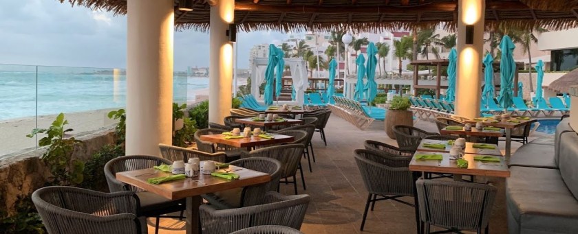 restaurants and bars at Royal Solaris Cancun